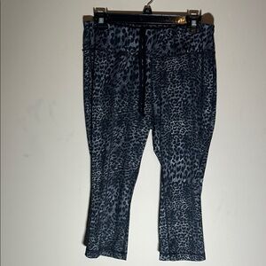 Danskin Now Leopard Print Athletic Capri Leggings Women's Size Medium‎ M